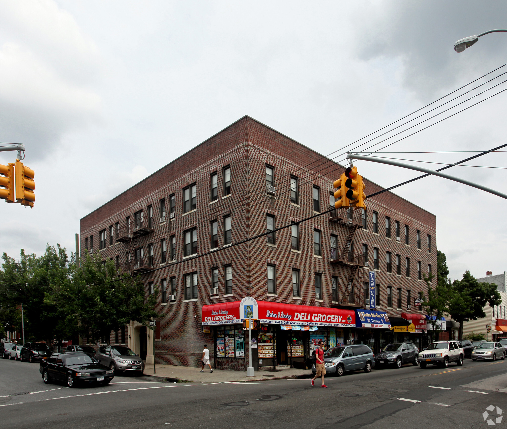 1071 Cypress Ave, Ridgewood, NY à vendre Photo principale- Image 1 de 1