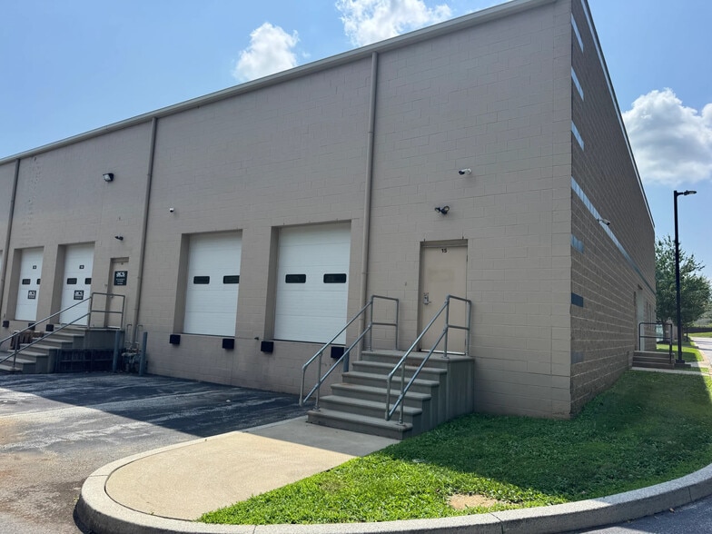 831 Lincoln Ave, West Chester, PA for sale - Building Photo - Image 2 of 4