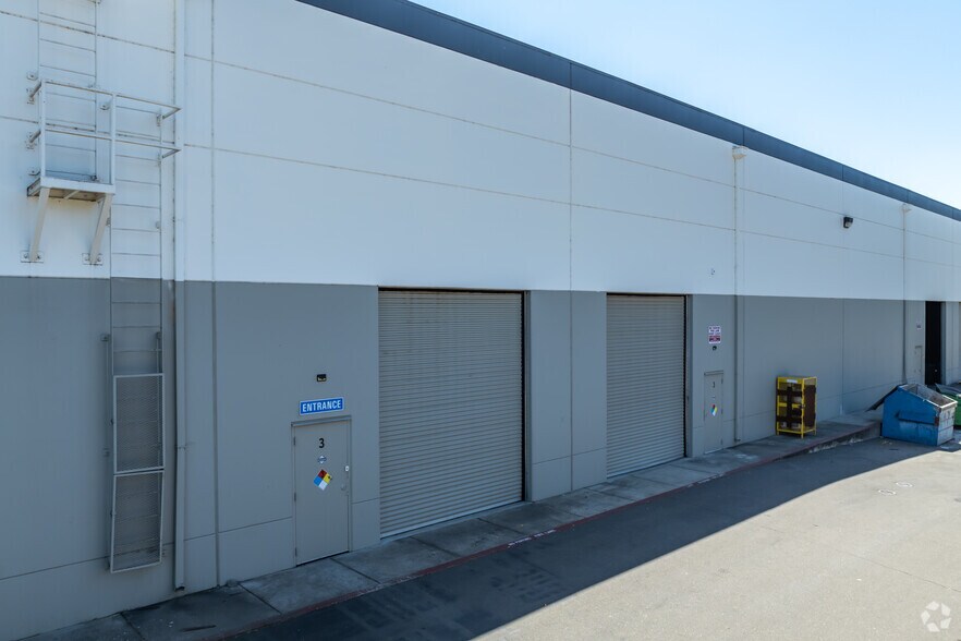 9819 Business Park Dr, Sacramento, CA à louer - Photo du bâtiment - Image 2 de 4