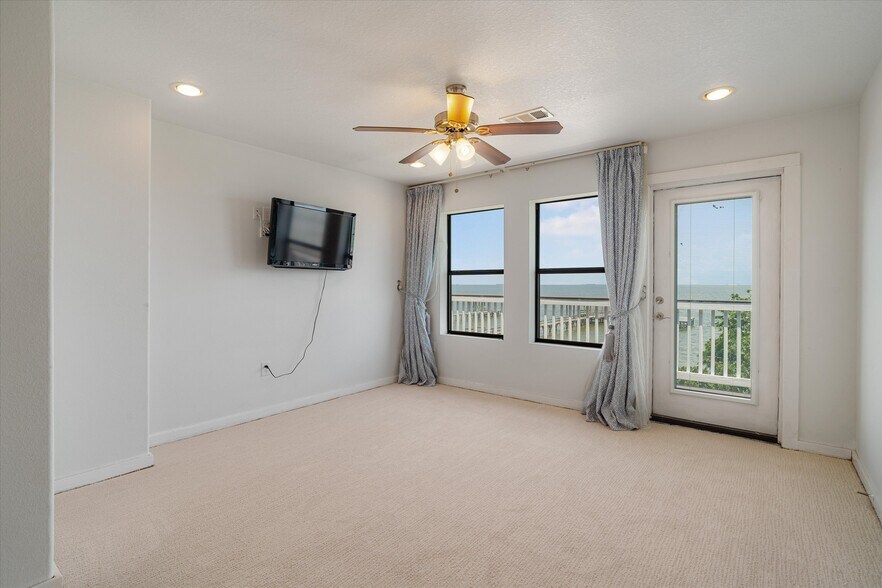 804 Bay Ave, Kemah, TX à vendre - Photo du bâtiment - Image 3 de 64