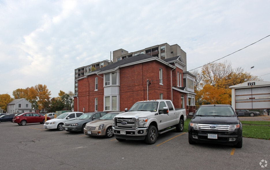 171 King St E, Oshawa, ON à vendre - Photo du bâtiment - Image 2 de 2