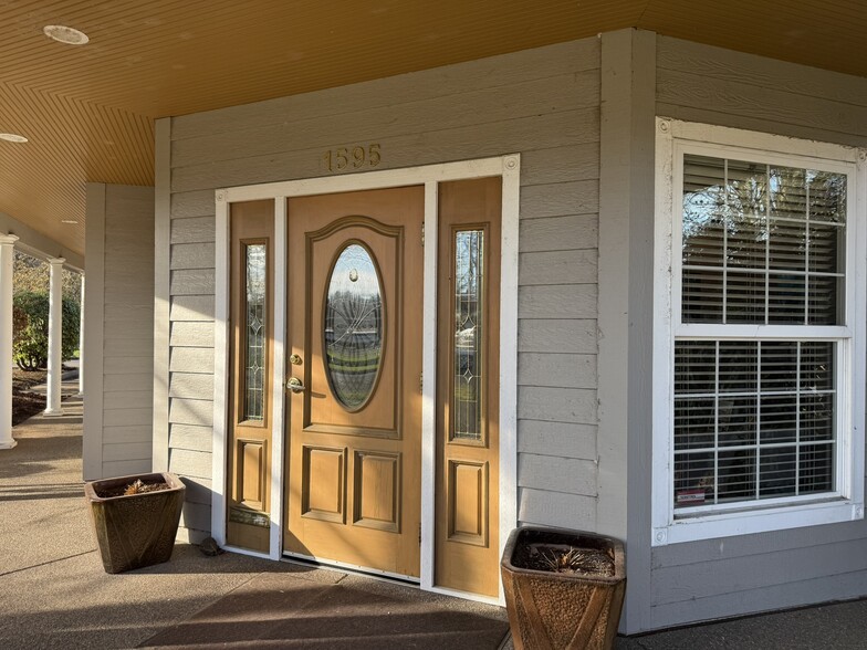 1595 Commercial St SE, Salem, OR for lease - Building Photo - Image 3 of 4