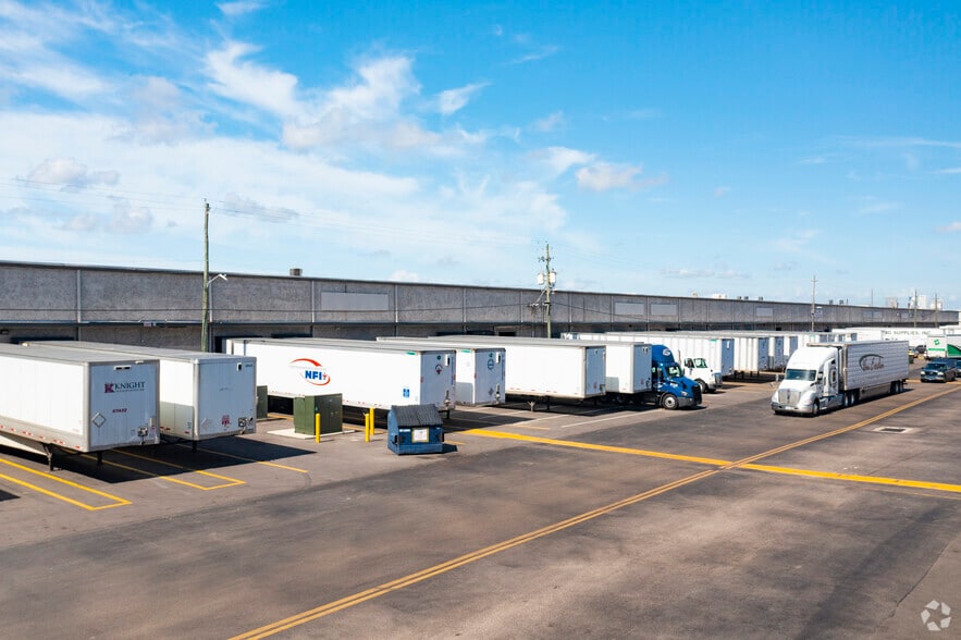 4901-4971 Distribution Dr, Tampa, FL for lease - Building Photo - Image 2 of 6