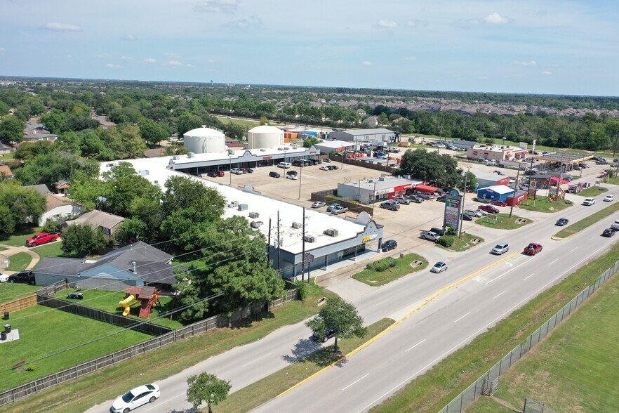 19214 Clay Rd, Katy, TX à louer - Photo du bâtiment - Image 2 de 5