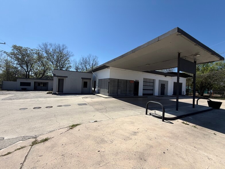 1850 E Houston St, San Antonio, TX à louer - Photo du bâtiment - Image 3 de 10