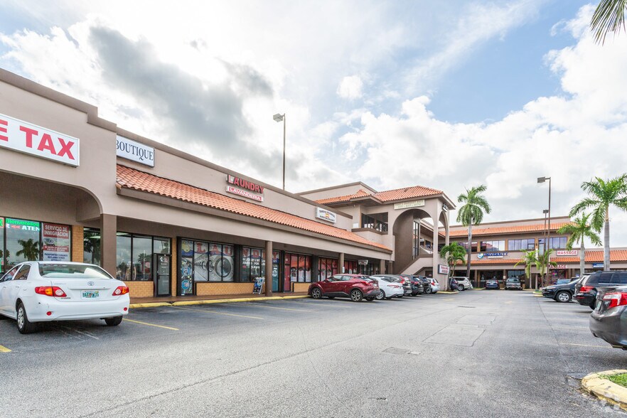 1800 W 68th St, Hialeah, FL à louer - Photo du bâtiment - Image 3 de 11