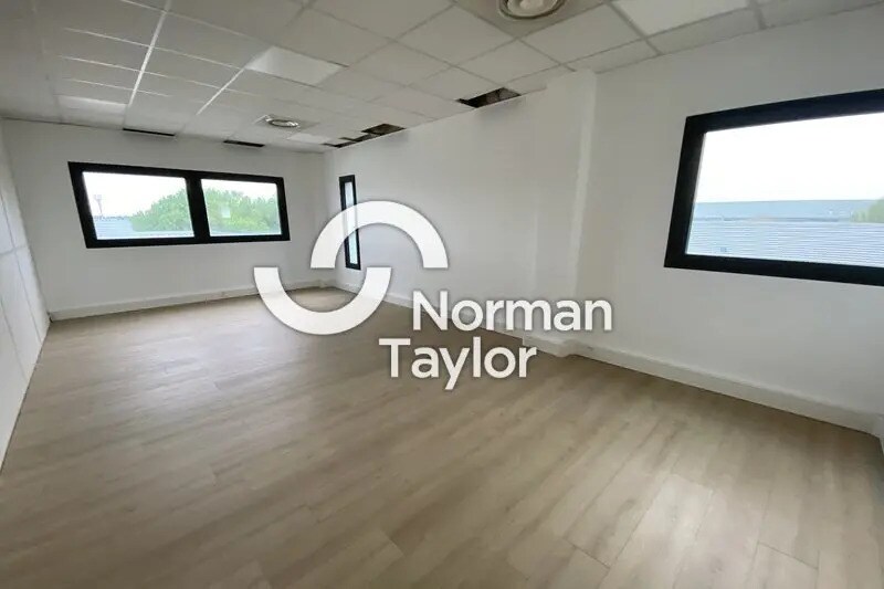 Office in Montpellier for lease - Building Photo - Image 1 of 12