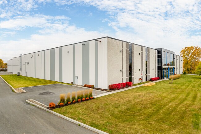 Plus de détails pour 65 Av Liberté, La Prairie, QC - Industriel à louer