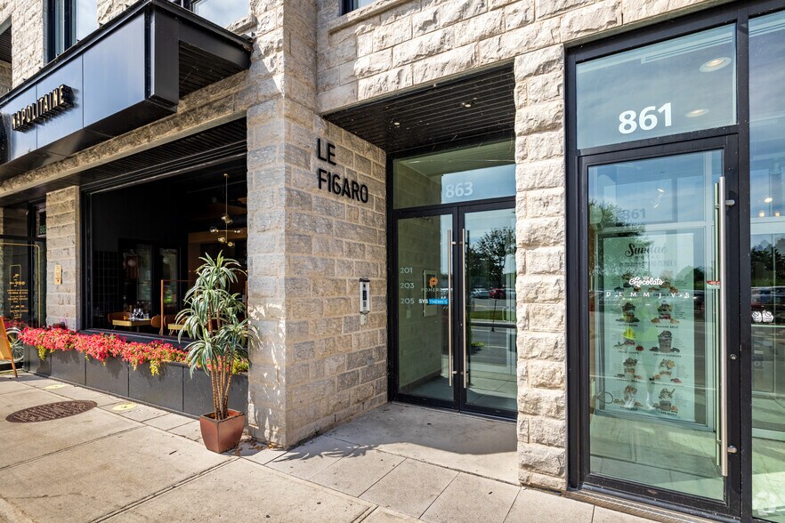 861-867 Rue Saint-Pierre, Terrebonne, QC à louer - Photo du bâtiment - Image 3 de 6