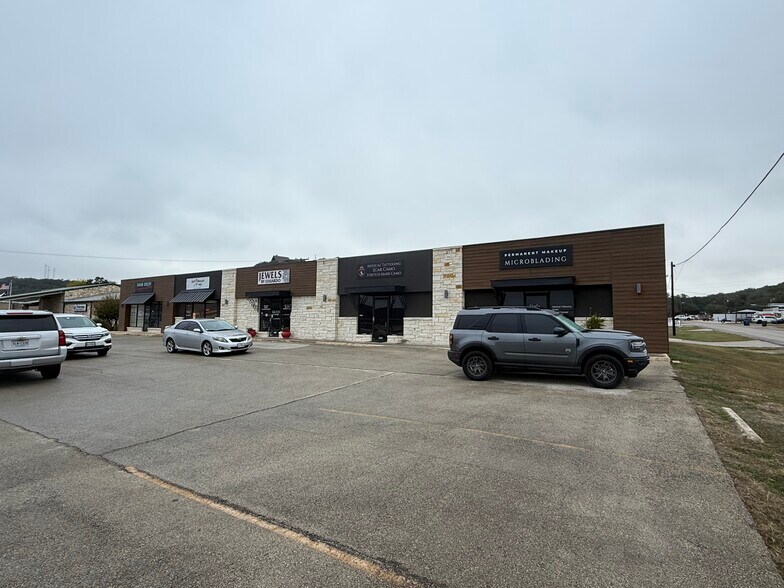 1500 FM 2673, Canyon Lake, TX à louer - Photo du bâtiment - Image 1 de 9