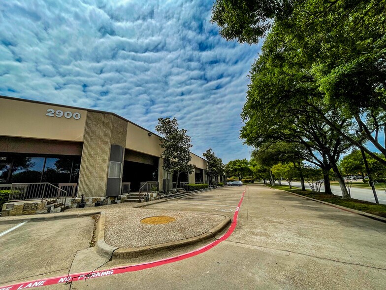2900 Gateway Dr, Irving, TX à louer - Photo du bâtiment - Image 2 de 16