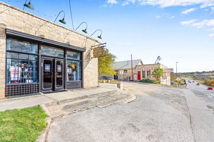 204 Main St, Bandera, TX à vendre - Photo du bâtiment - Image 3 de 10