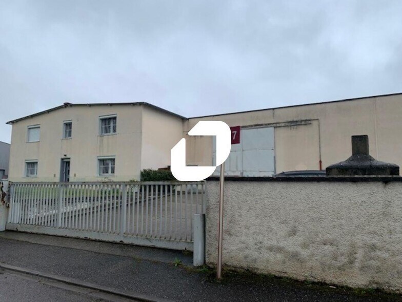 Flex in Saint Laurent De Mure for lease - Building Photo - Image 1 of 15