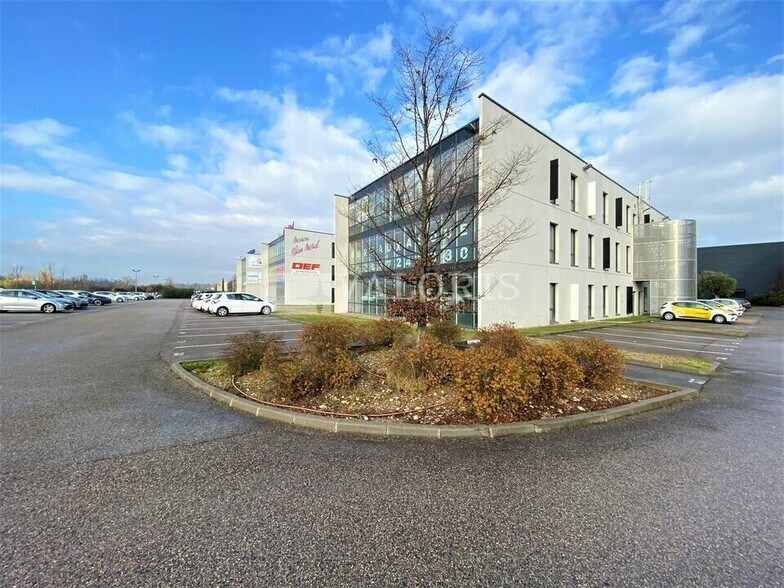 11 Rue Aimé Cotton, Saint-Priest for lease - Building Photo - Image 2 of 4