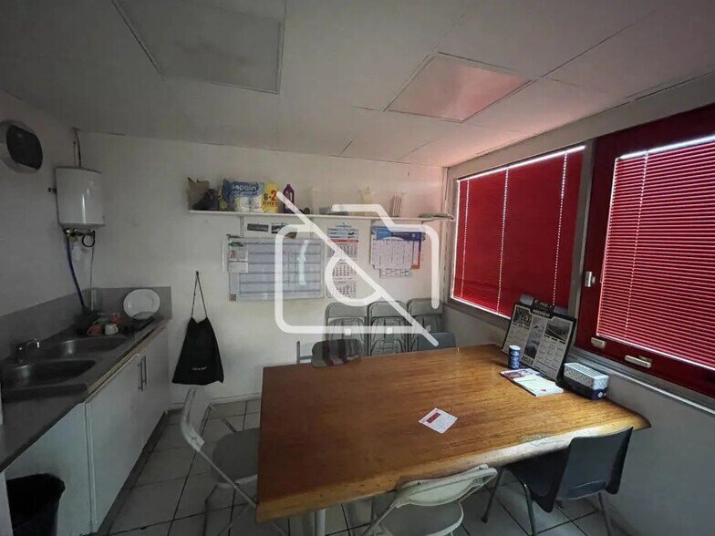 Industrial in Moissy-Cramayel for sale - Interior Photo - Image 3 of 4