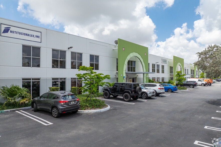 7770 NW 46th St, Doral, FL for lease - Building Photo - Image 3 of 33