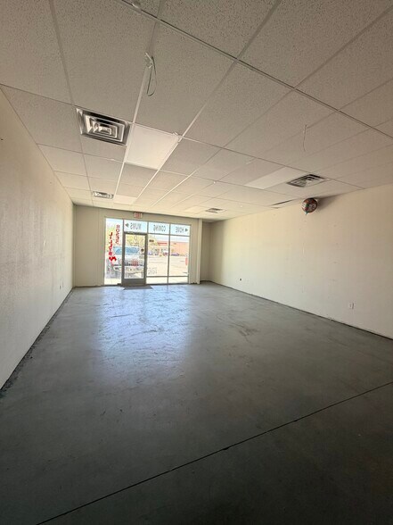 9411 Dyer St, El Paso, TX à louer - Photo intérieure - Image 3 de 5