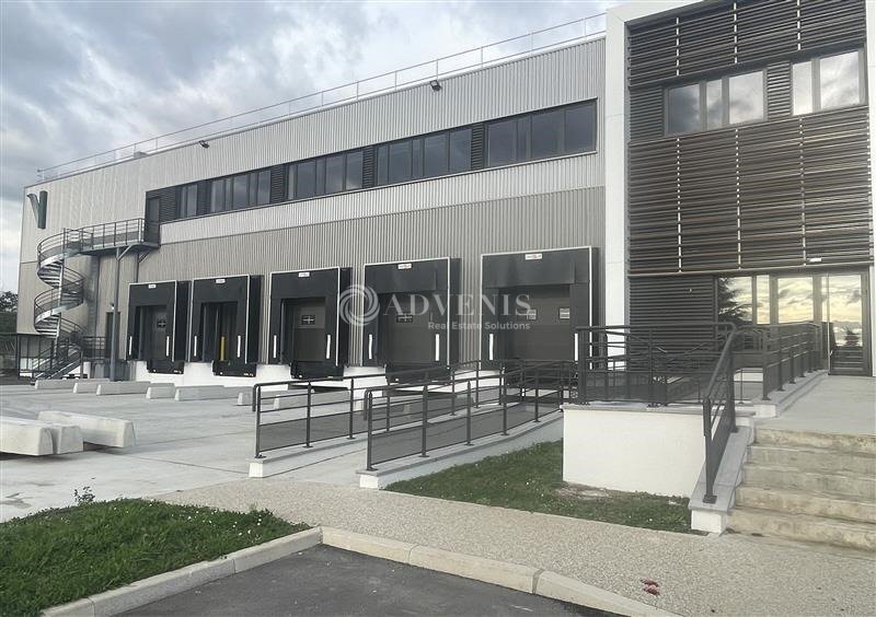 Industrial in Garges-lès-Gonesse for lease - Building Photo - Image 1 of 11