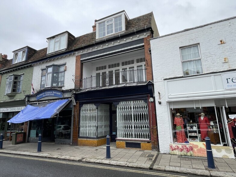27 High St, Hythe à louer - Photo du bâtiment - Image 2 de 8