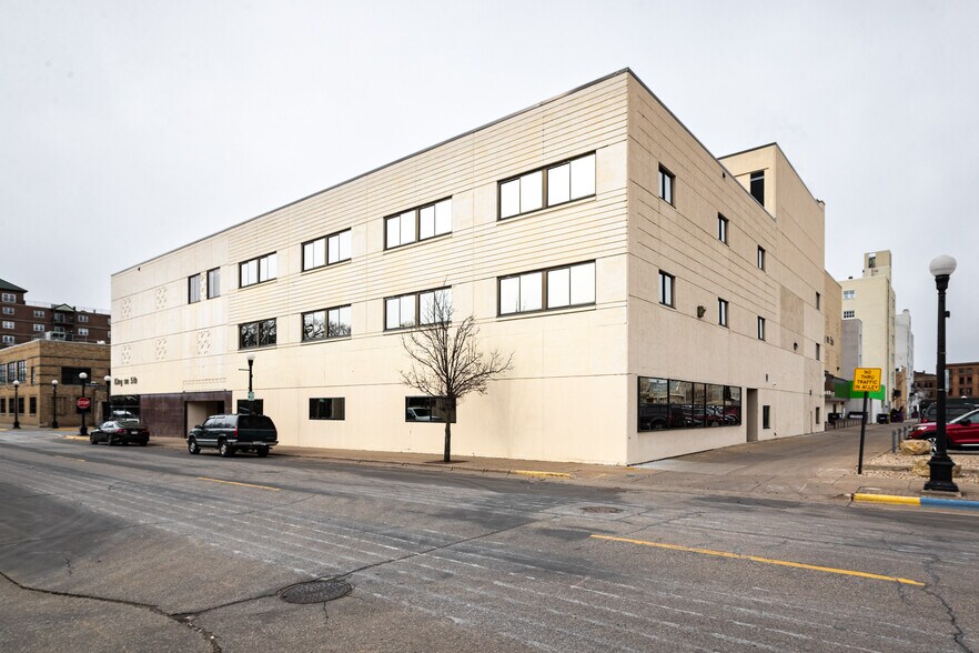 505 King St, La Crosse, WI à louer - Photo du bâtiment - Image 2 de 7