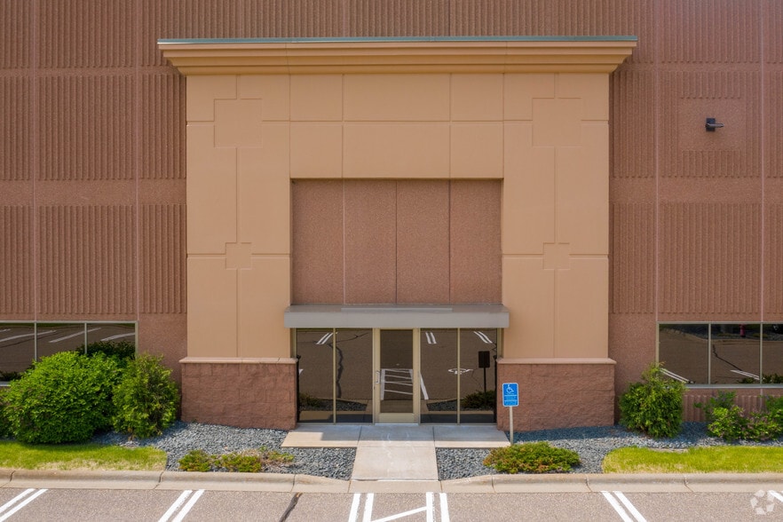 20015 Diamond Lake Rd S, Rogers, MN for lease - Building Photo - Image 3 of 6