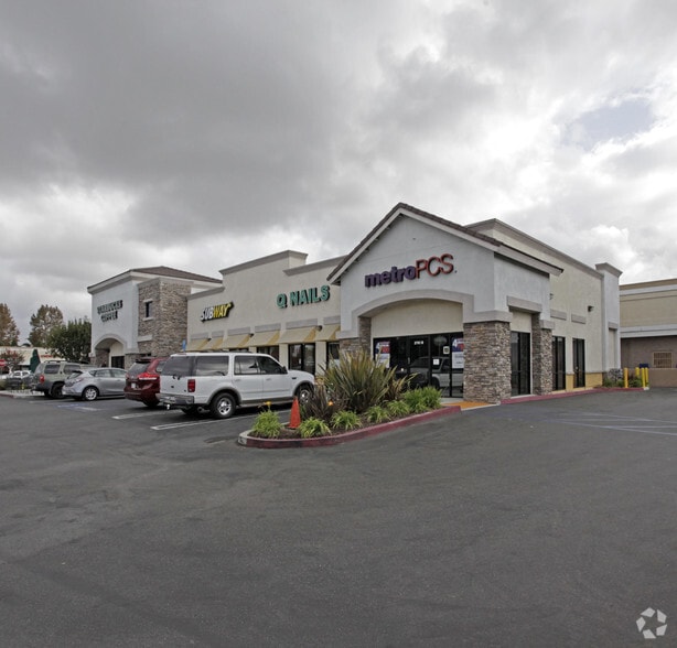 2701 N Bristol St, Santa Ana, CA for lease - Building Photo - Image 1 of 15