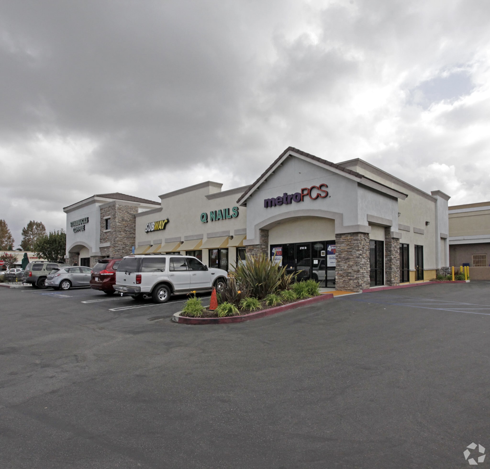 2701 N Bristol St, Santa Ana, CA à louer Photo du bâtiment- Image 1 de 16