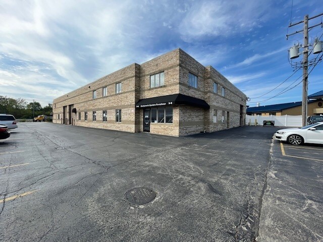1015 S Route 83, Elmhurst, IL à louer - Photo du bâtiment - Image 3 de 11