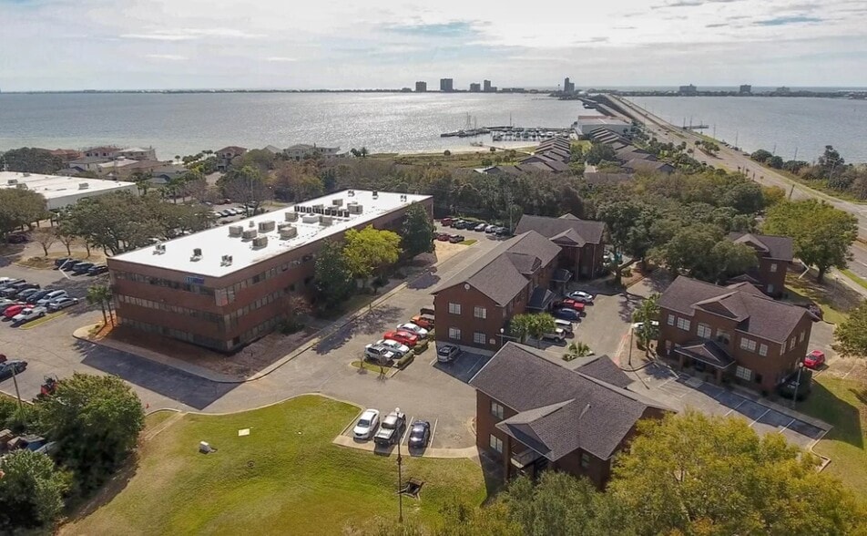 1101 Gulf Breeze Pky, Gulf Breeze, FL for sale - Building Photo - Image 2 of 7