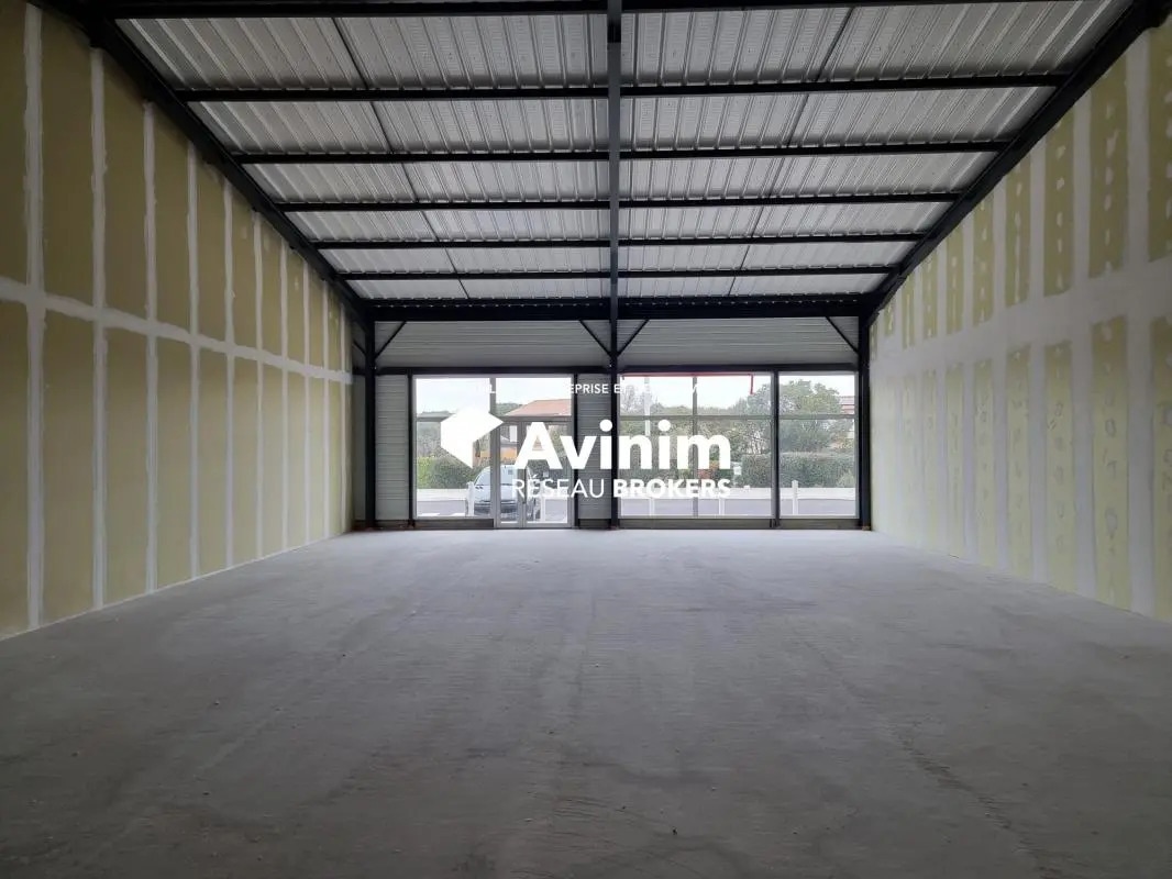 Retail in Grabels for lease Interior Photo- Image 1 of 3