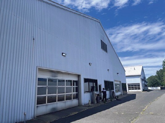 18 Cindy Ln, Tinton Falls, NJ à louer - Photo du bâtiment - Image 2 de 10