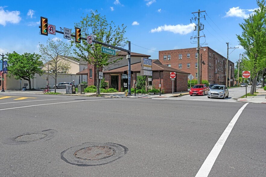 377 E High St, Pottstown, PA à vendre - Photo du bâtiment - Image 3 de 29