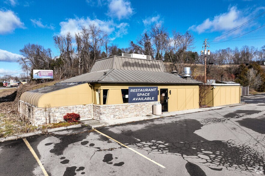 27 Miners Dr, Castlewood, VA à vendre - Photo du bâtiment - Image 1 de 11