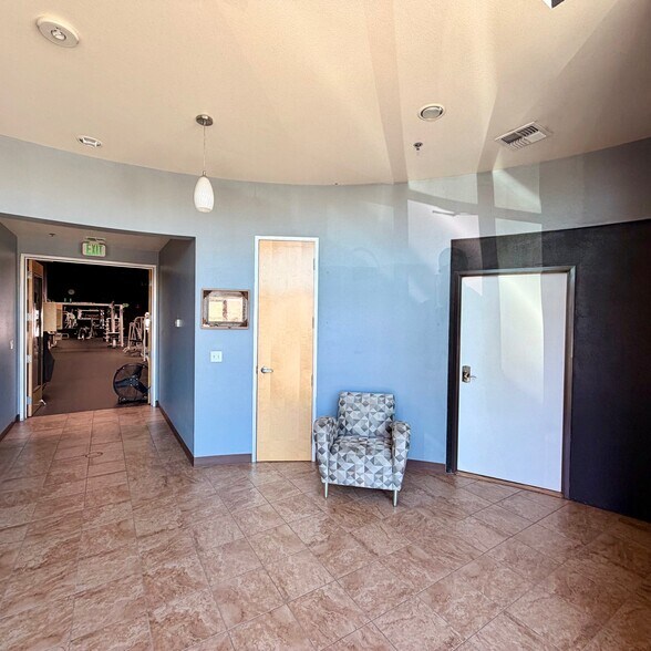 8975 Double Diamond Pky, Reno, NV à louer - Photo du bâtiment - Image 3 de 8