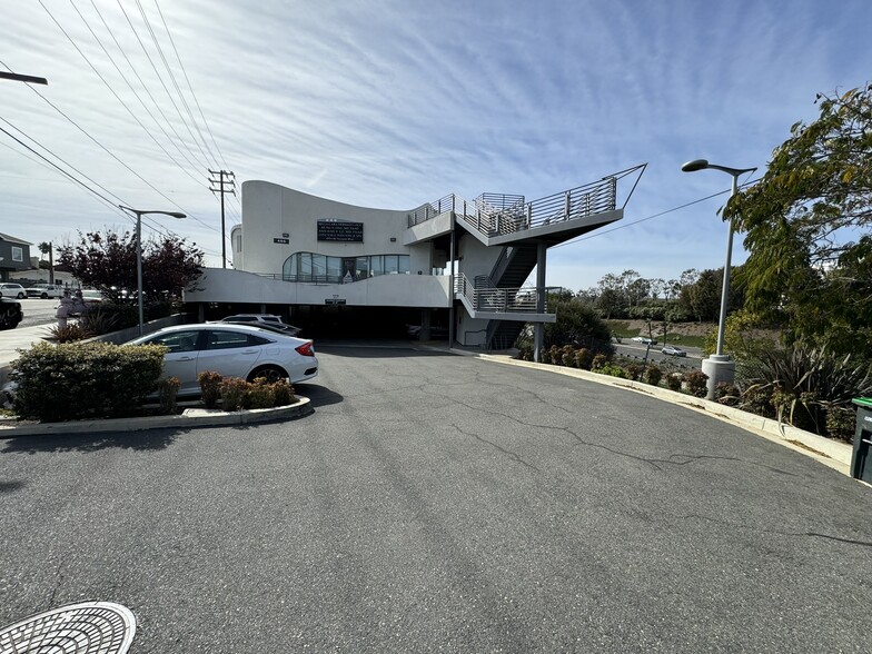 495 N Old Newport Blvd, Newport Beach, CA for lease - Building Photo - Image 3 of 12