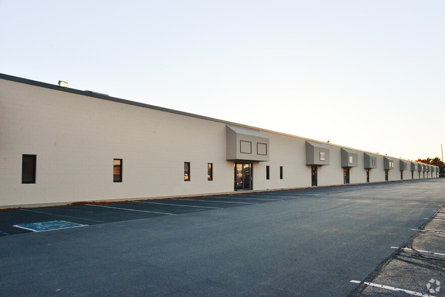 8545-8587 Zionsville Rd, Indianapolis, IN for lease - Building Photo - Image 3 of 15