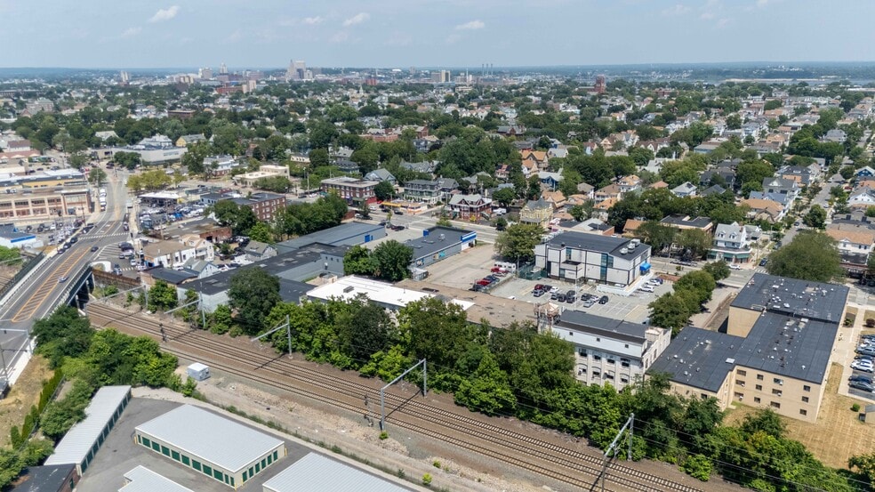 669 Elmwood Ave, Providence, RI for sale - Building Photo - Image 2 of 7