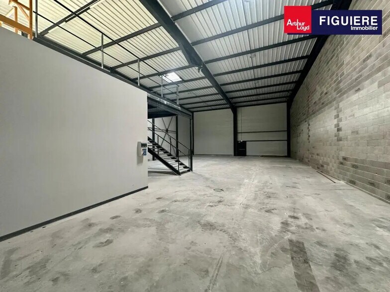 281 Avenue Des Chasseens, Gardanne à louer - Photo intérieure - Image 2 de 12