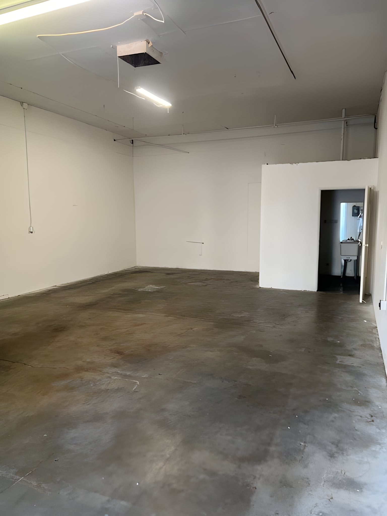 68733 Perez Rd, Cathedral City, CA for lease Interior Photo- Image 1 of 3