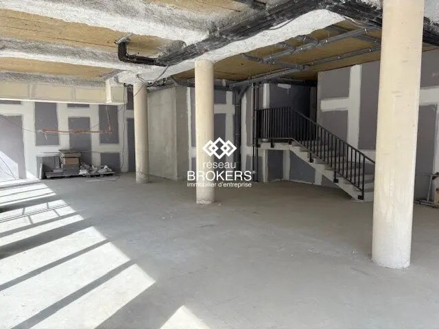 Retail in Marseille for lease - Interior Photo - Image 1 of 2