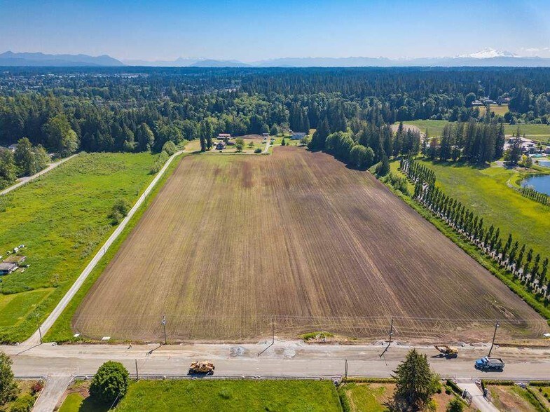 Land sale with properties. portefeuille de 2 propriétés à vendre sur LoopNet.ca - Photo du bâtiment - Image 1 de 10
