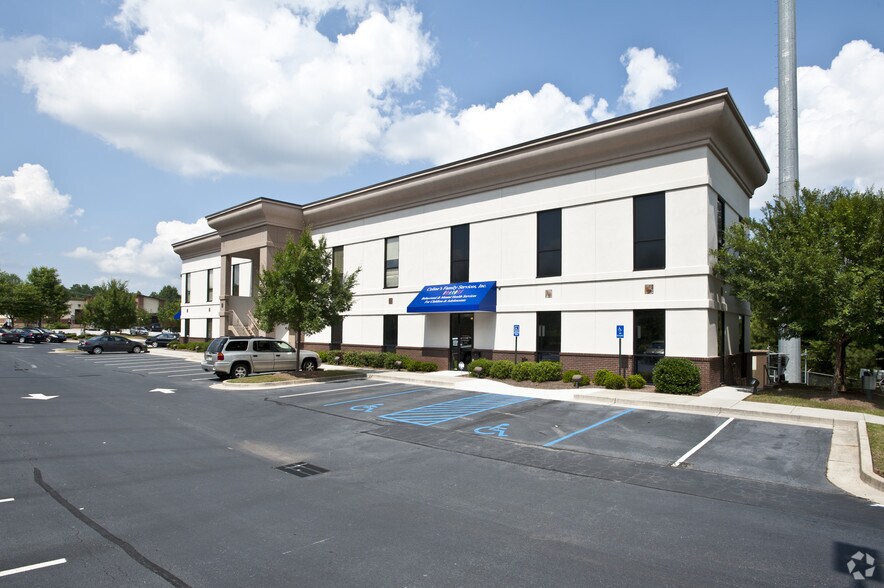 5461 Hillandale Dr, Lithonia, GA à louer - Photo du bâtiment - Image 2 de 13