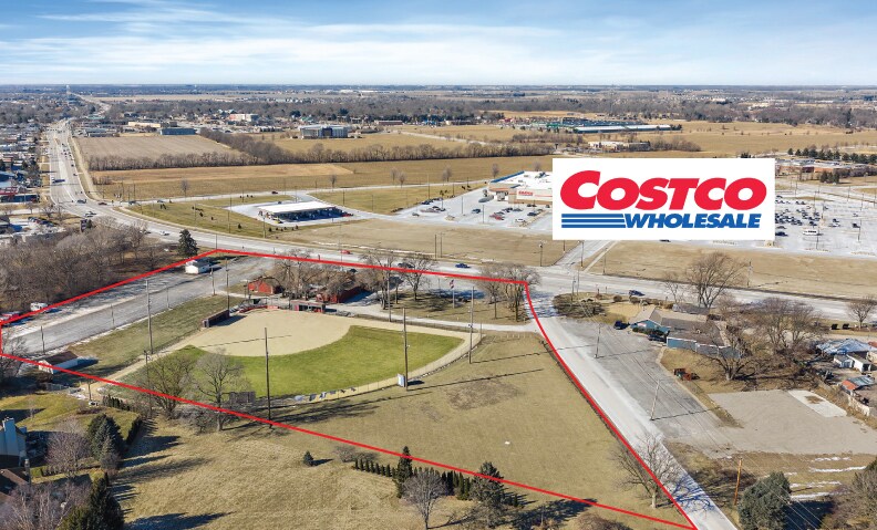 9054 Veterans Pkwy, Yorkville, IL à vendre - Photo du bâtiment - Image 2 de 15