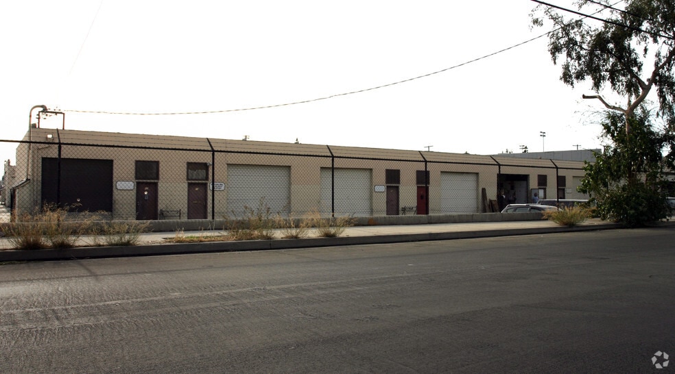 12770 Pierce St, Pacoima, CA for lease - Building Photo - Image 3 of 11