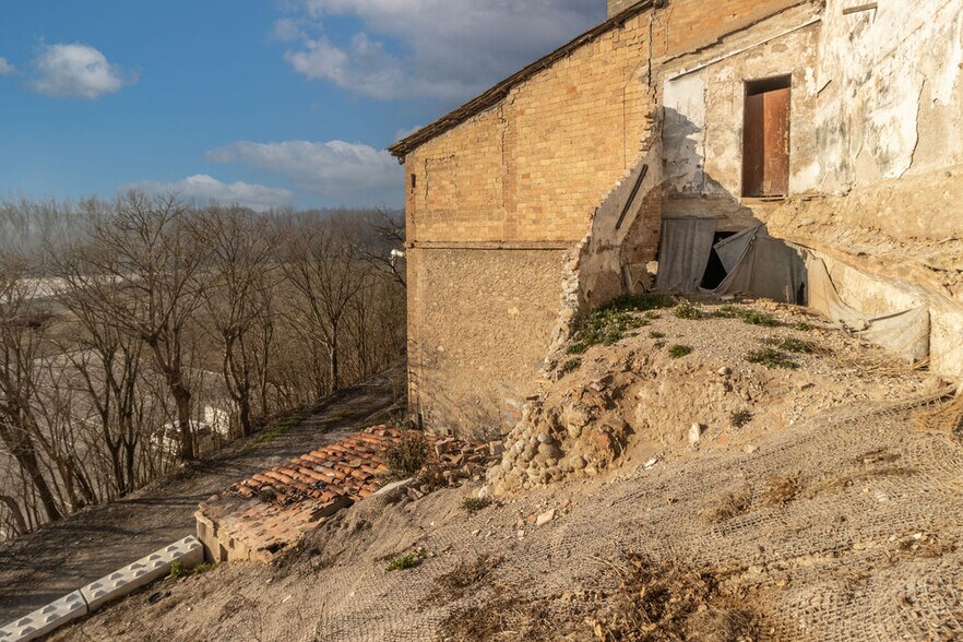 Immeuble residentiel dans Manlleu, Barcelona à vendre - Photo du bâtiment - Image 2 de 12