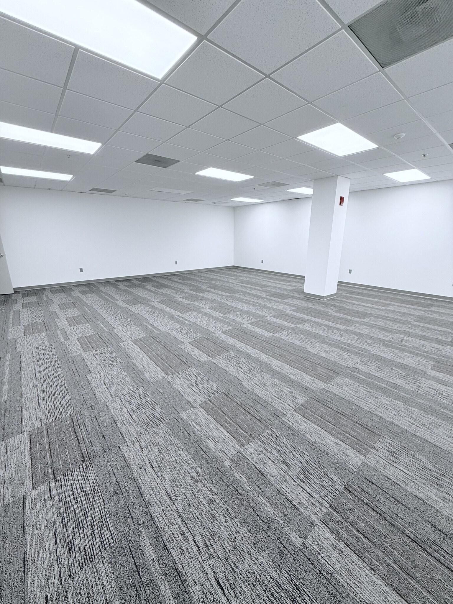 4406 W Linebaugh Ave, Tampa, FL à louer Photo intérieure- Image 1 de 5