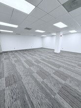 4406 W Linebaugh Ave, Tampa, FL à louer Photo intérieure- Image 1 de 5