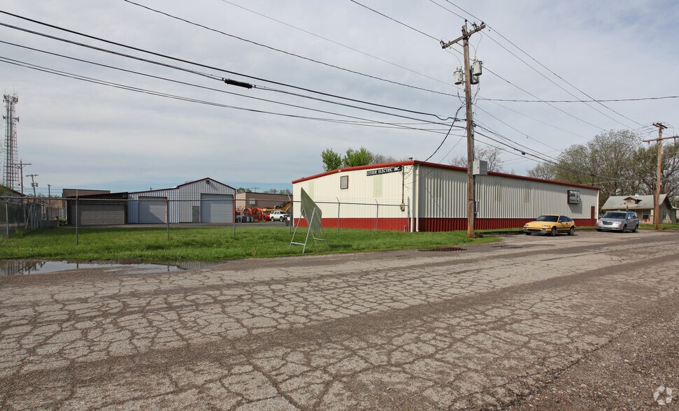 315 NW Laurent St, Topeka, KS for lease - Primary Photo - Image 2 of 3