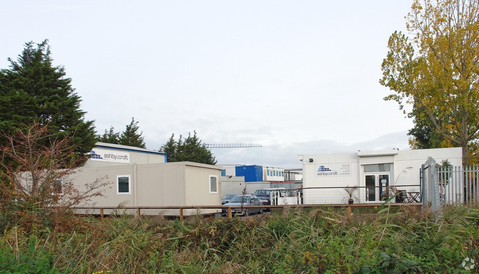 Oliver Clos, Grays à louer - Photo du bâtiment - Image 3 de 4
