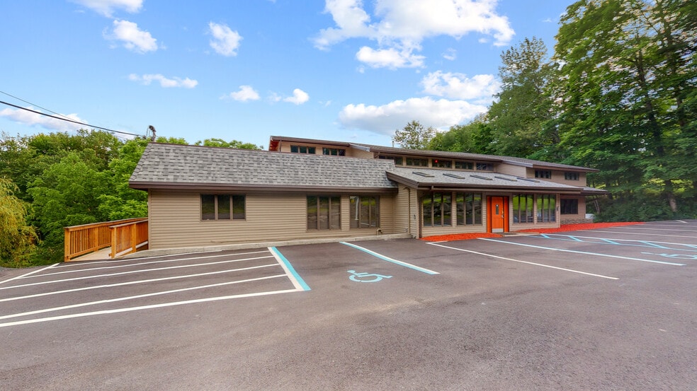 220 Silver Lake Rd, Dingmans Ferry, PA for sale - Building Photo - Image 2 of 87